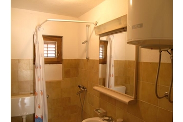 Kroatija Privát Okrug Donji, Eksterjeras